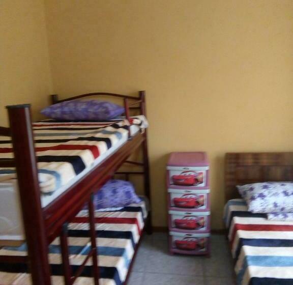 اتاق استاندارد سه نفره, Guest House Family