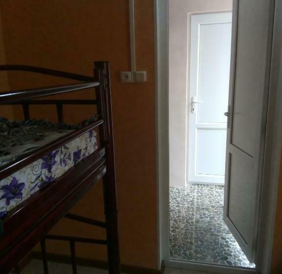 اتاق استاندارد سه نفره, Guest House Family