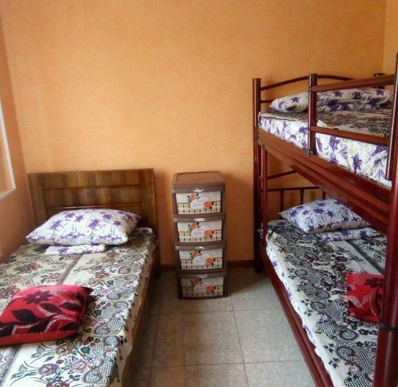 اتاق استاندارد سه نفره, Guest House Family