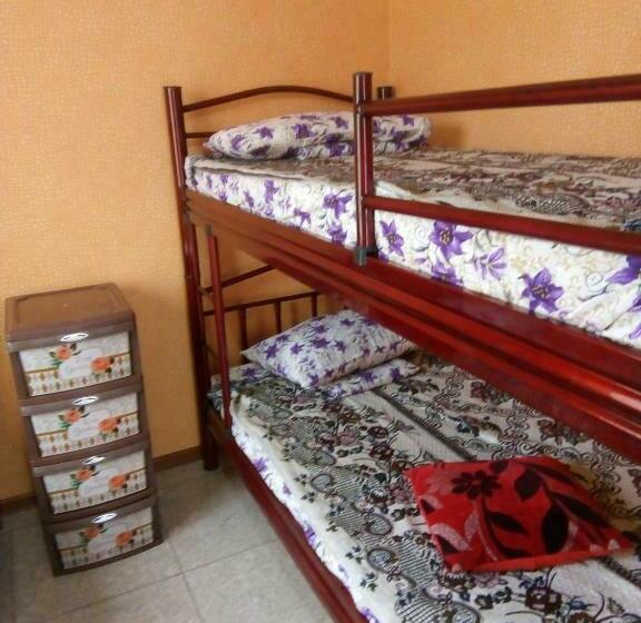 اتاق استاندارد سه نفره, Guest House Family