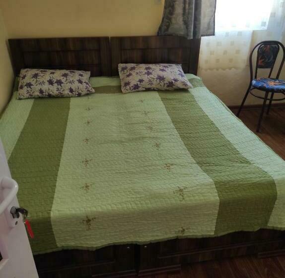 اتاق کلاسیک چهارنفره, Guest House Family