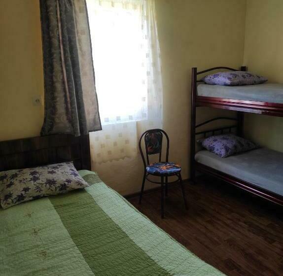 اتاق کلاسیک چهارنفره, Guest House Family