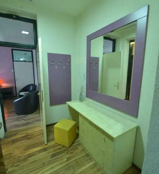 اتاق لوکس, Guesthouse Duga
