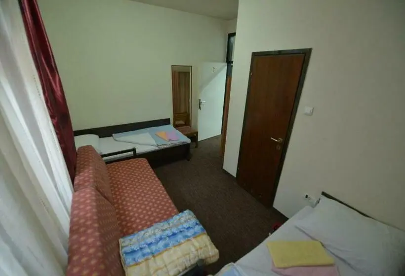 اتاق استاندارد سه نفره, Guesthouse Duga
