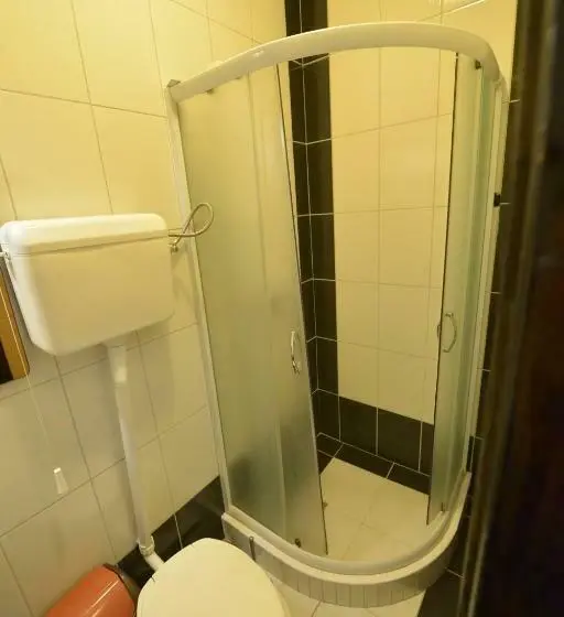 اتاق استاندارد سه نفره, Guesthouse Duga
