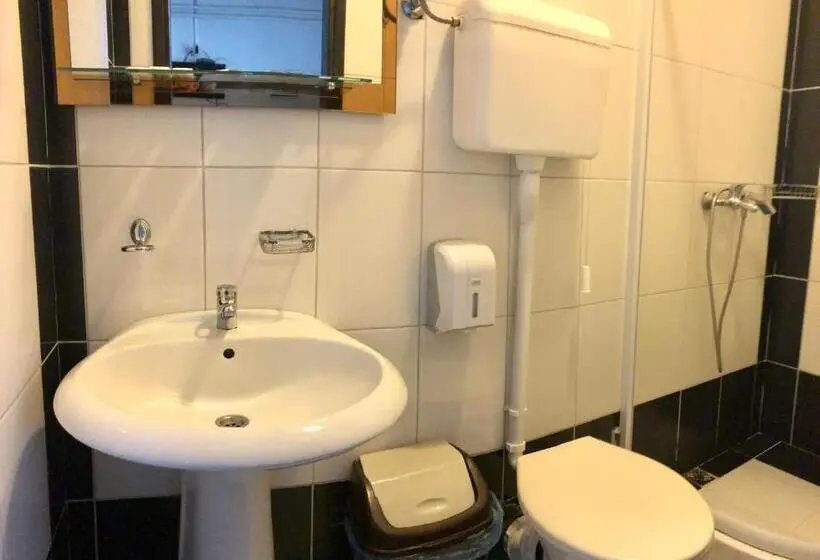 اتاق استاندارد چهار تخته, Guesthouse Duga