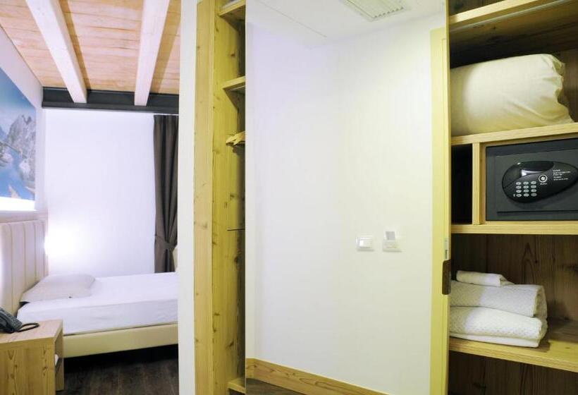 חדר בסיסי, Touring Hotel & Spa