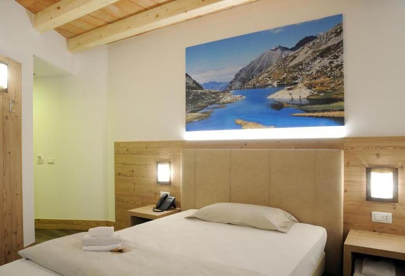 חדר בסיסי, Touring Hotel & Spa