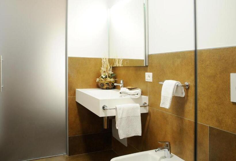 חדר סטנדרט לשלושה, Touring Hotel & Spa