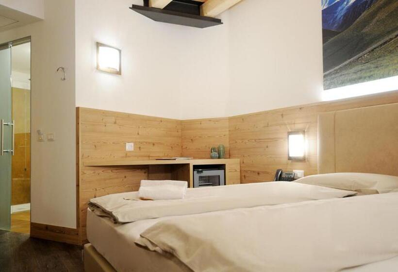 חדר סטנדרט לשלושה, Touring Hotel & Spa