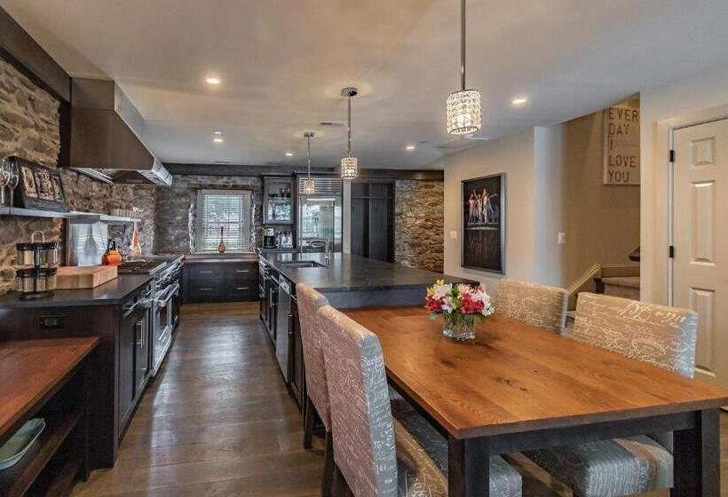 带大床的复式套间, Carriage House New Hope