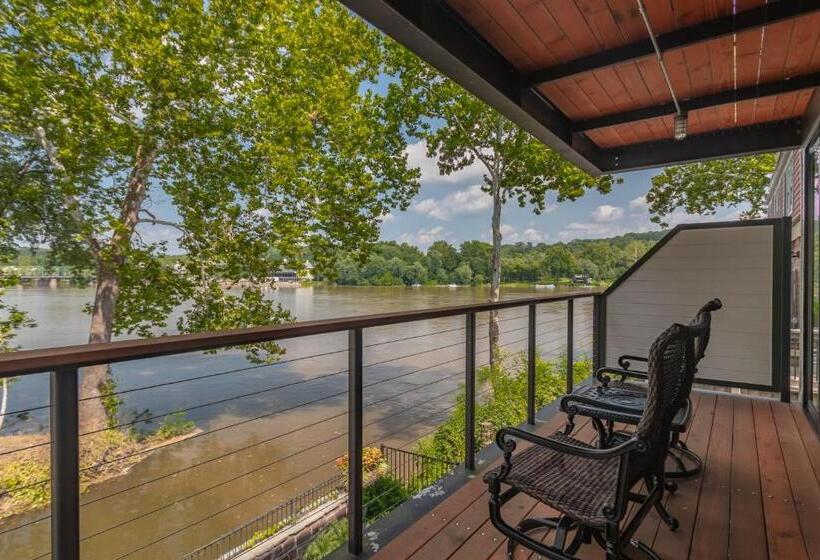 带大床的复式套间, Carriage House New Hope