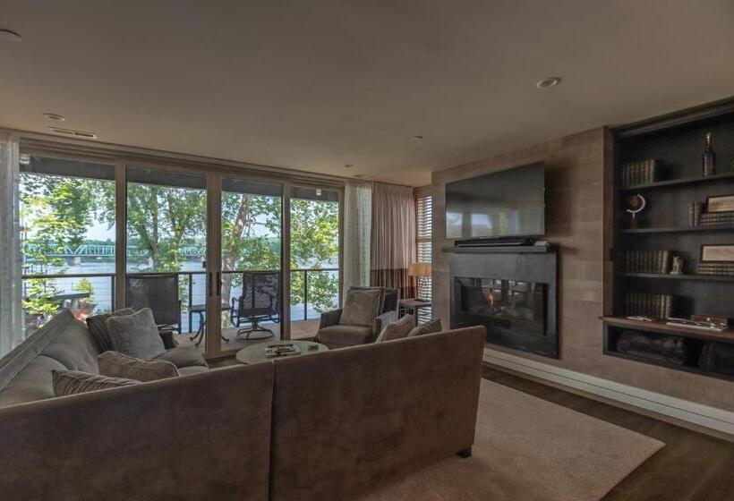 带大床的复式套间, Carriage House New Hope