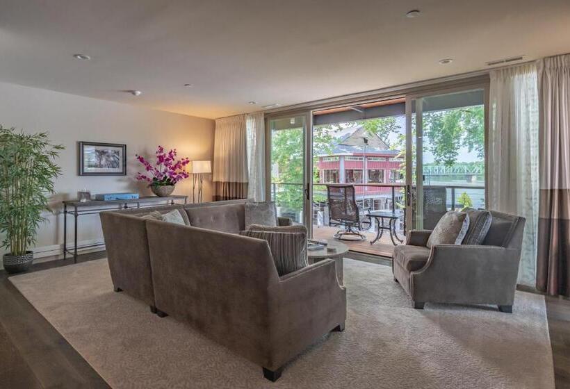 带大床的复式套间, Carriage House New Hope