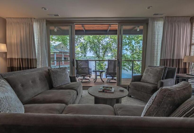 带大床的复式套间, Carriage House New Hope