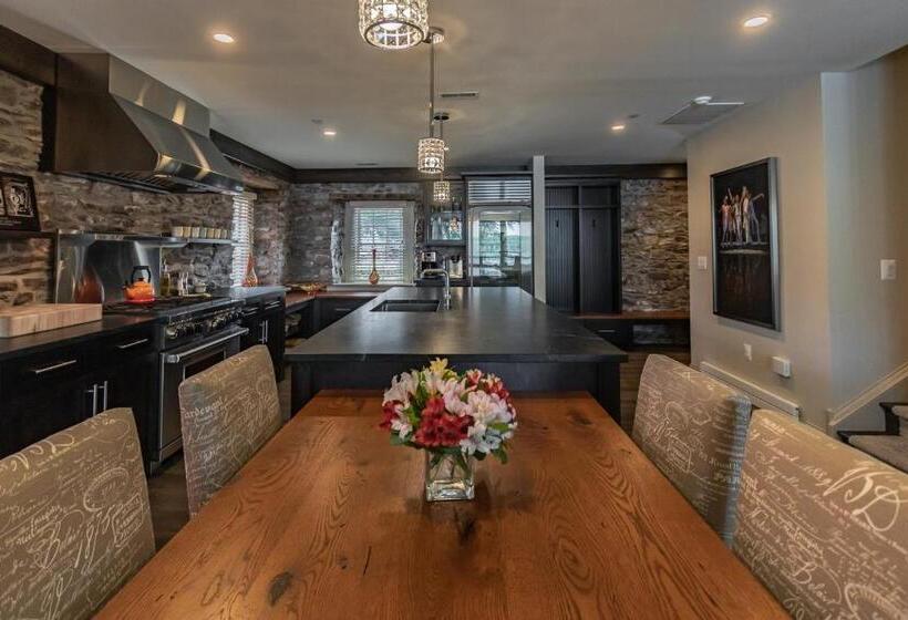 带大床的复式套间, Carriage House New Hope