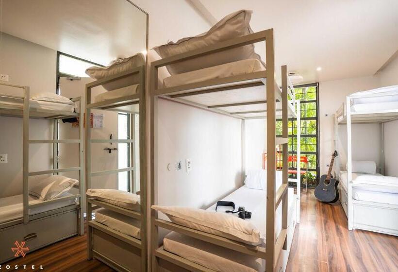 Кровать в Общей Комнате, Zostel Plus Panchgani