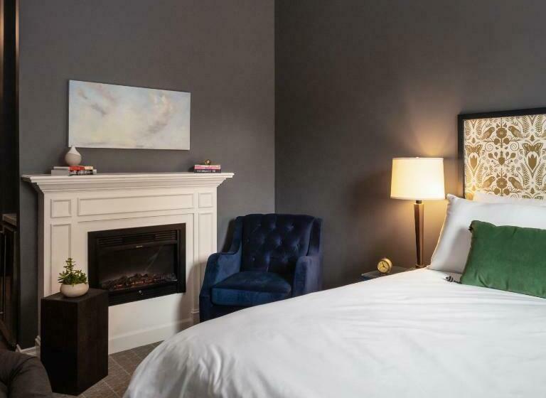 标准工作室, Atticus