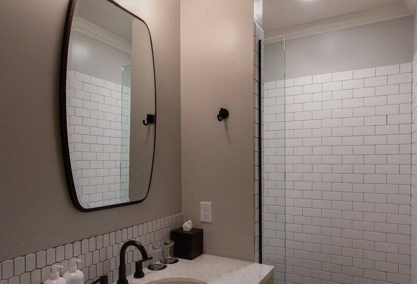 高级工作室, Atticus