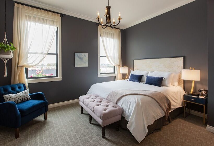 高级工作室, Atticus