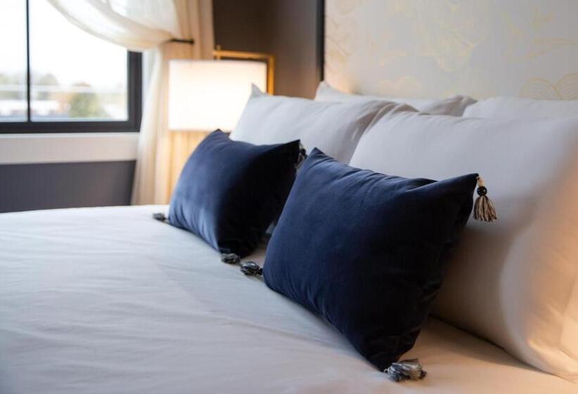 豪华工作室, Atticus