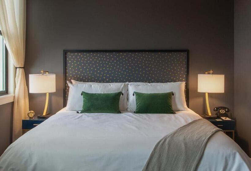 豪华工作室, Atticus