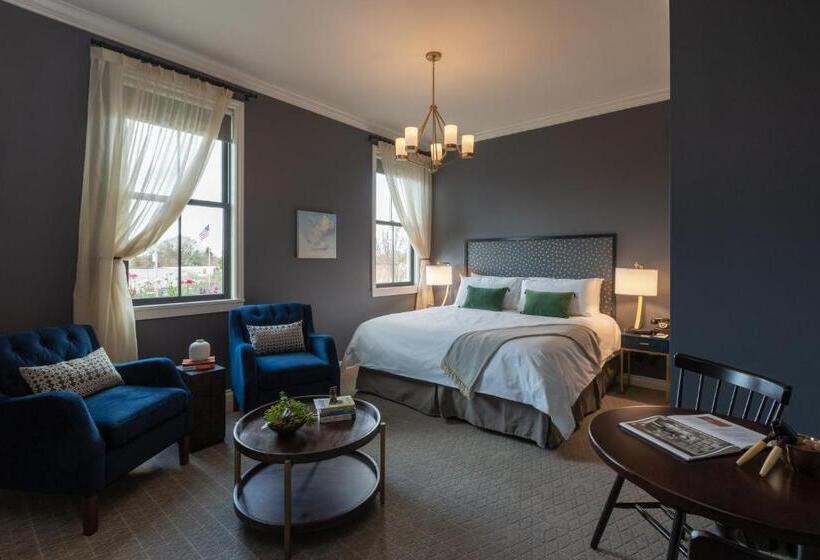 标准工作室, Atticus