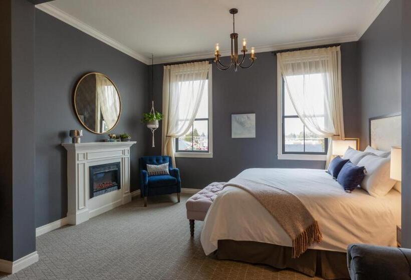 标准工作室, Atticus