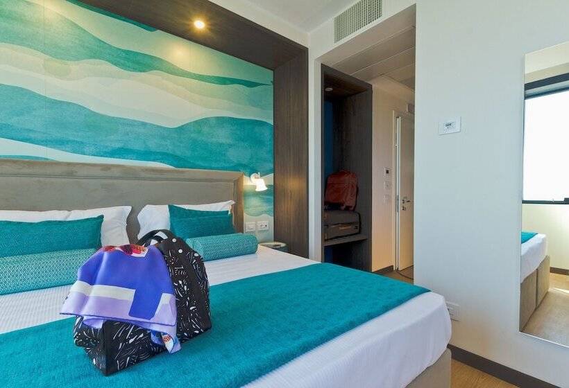 חדר סופריור לשלושה, Fly Deco