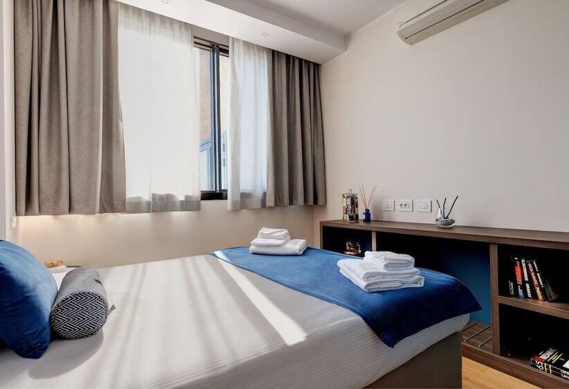 חדר סופריור לארבעה, Fly Deco