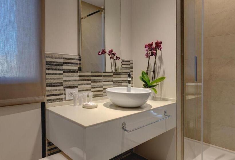 חדר סופריור לשלושה, Fly Deco