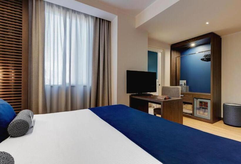 חדר סופריור לשלושה, Fly Deco