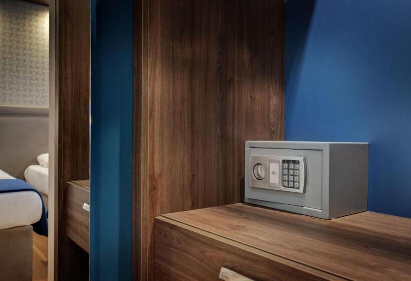 اتاق سوپریور چهار تخته, Fly Deco
