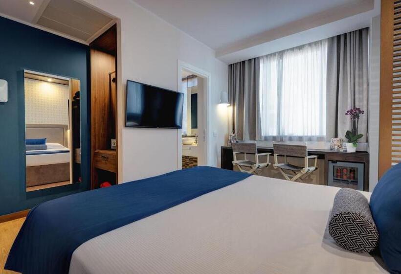 סוויטת ג'וניור, Fly Deco