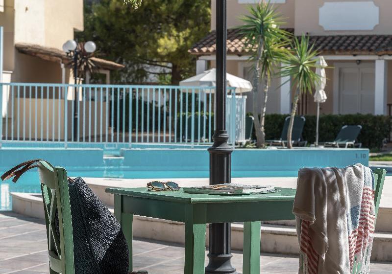 חדר סופריור לארבעה, Fly Deco