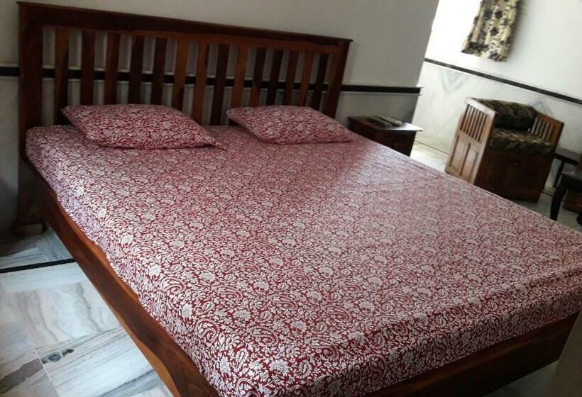 디럭스 룸, Abhay Villas Guest House