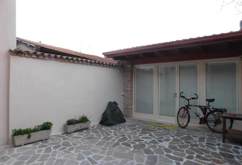 דירת חדר בקומת קרקע, B&b Molinari