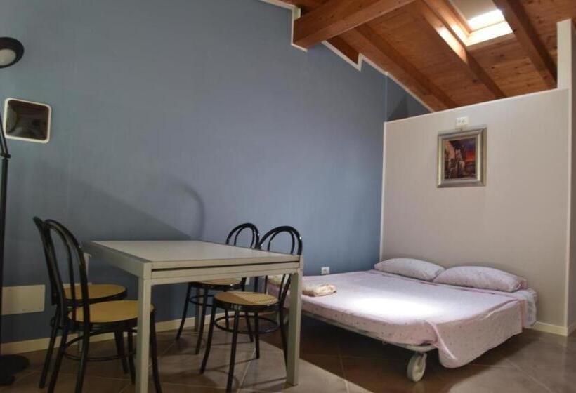 דירת חדר בקומת קרקע, B&b Molinari