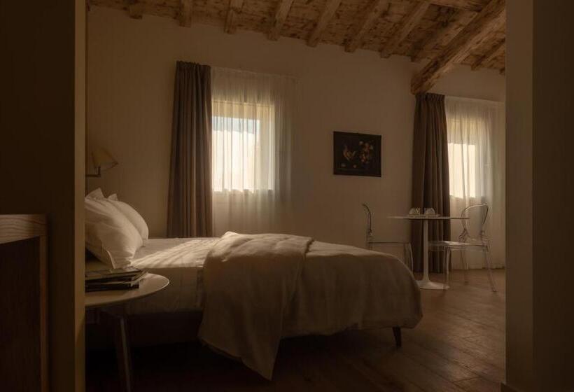 سوئیت جونیور با چشم‌انداز باغ, Agriturismo Relais Maddalene101