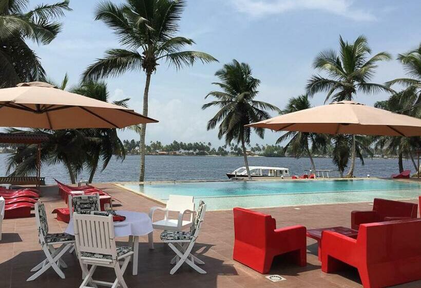 سوئیت با چشمانداز رودخانه, Coucoue Lodge