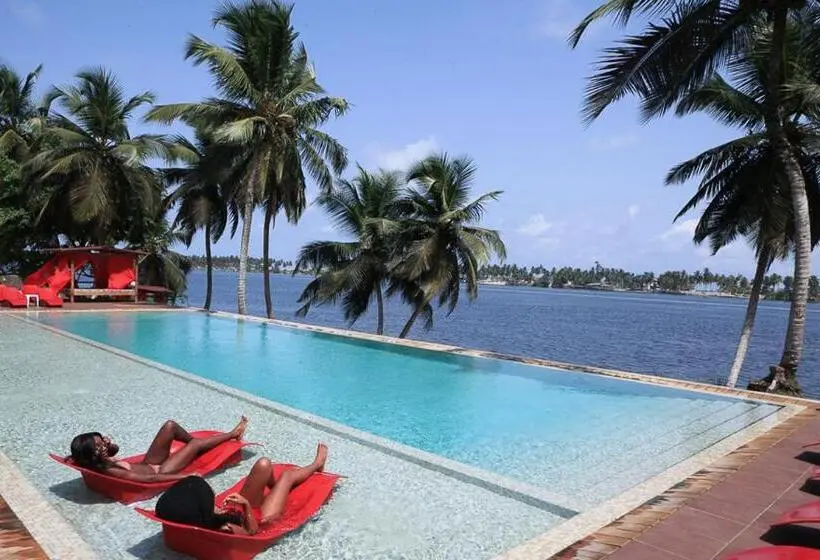 سوئیت با چشمانداز رودخانه, Coucoue Lodge