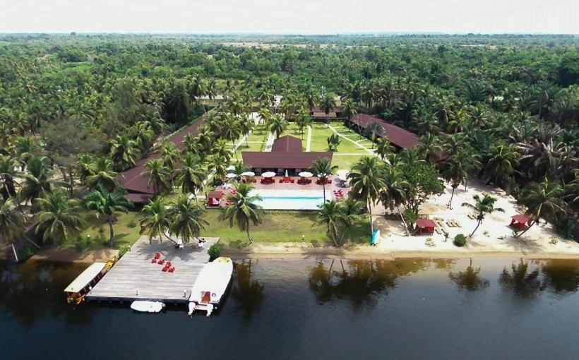 سوئیت با چشمانداز رودخانه, Coucoue Lodge