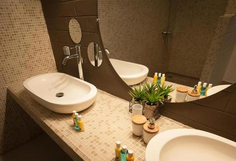 سوئیت با چشمانداز رودخانه, Coucoue Lodge