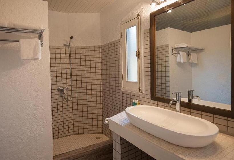 اتاق استاندارد با چشمانداز دریاچه, Coucoue Lodge