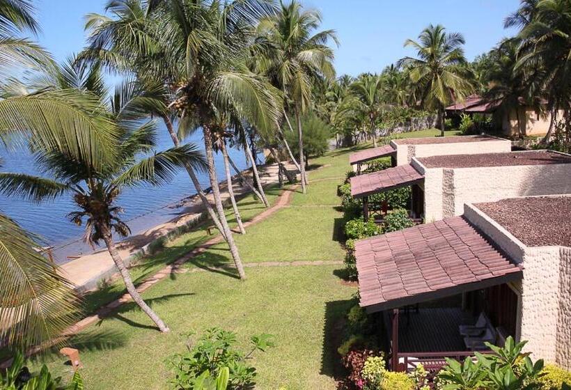 اتاق استاندارد با چشمانداز دریاچه, Coucoue Lodge