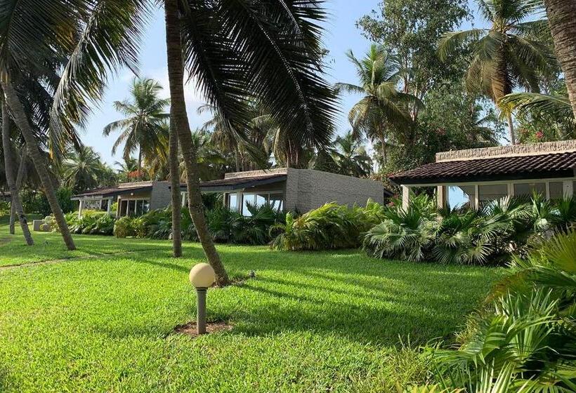 اتاق استاندارد با چشمانداز دریاچه, Coucoue Lodge