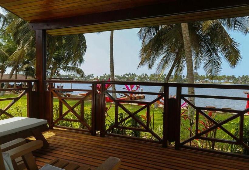 اتاق استاندارد با چشمانداز دریاچه, Coucoue Lodge