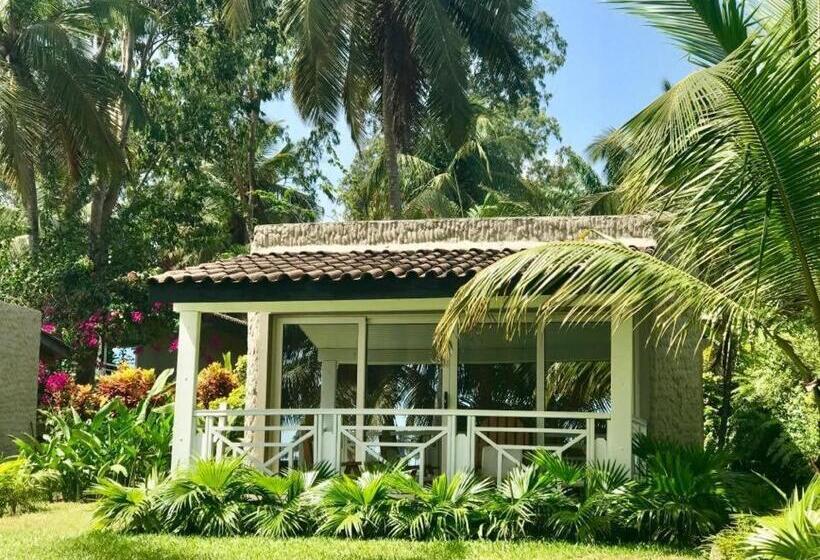 اتاق استاندارد با چشمانداز دریاچه, Coucoue Lodge