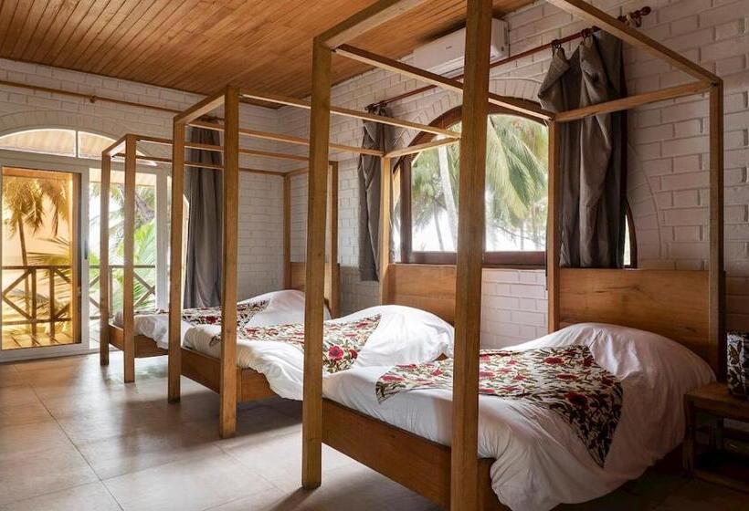 اتاق خانوادگی با چشمانداز دریا, Coucoue Lodge