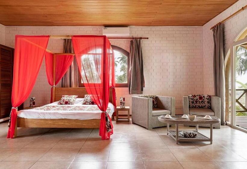 اتاق خانوادگی با چشمانداز دریا, Coucoue Lodge